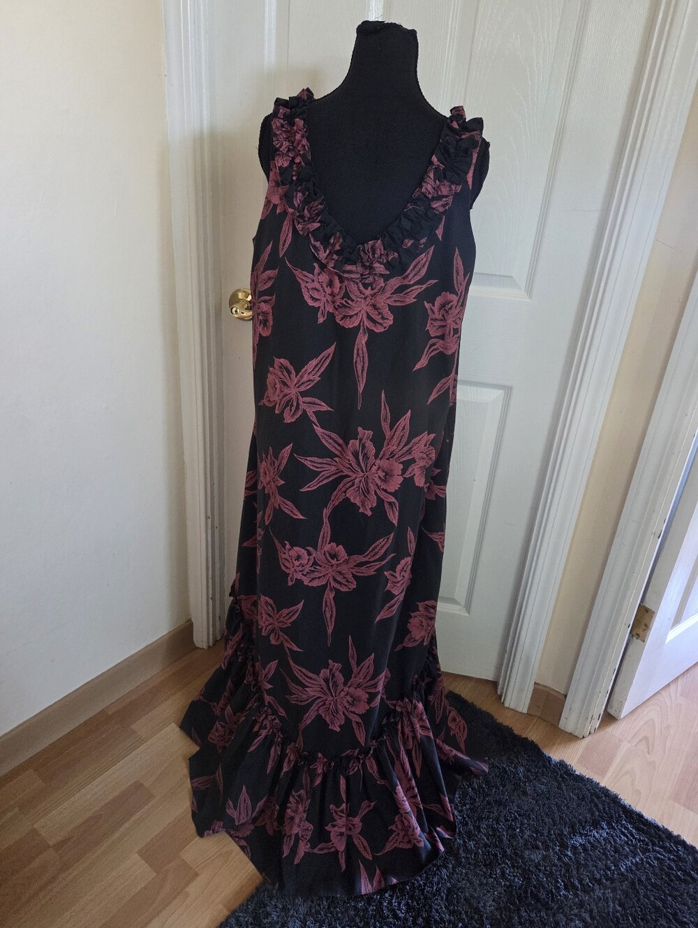 Hilo Hattie Vtg. Black Maxi Dress with Floral Print Size Large Tropical Vacation - Picture 5 of 7